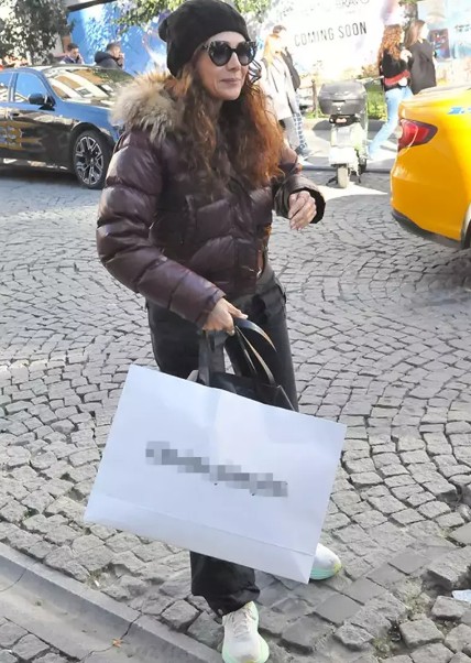 Jülide Ateş: O sorulara tebessüm ediyorum!